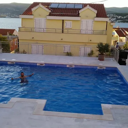 Moonlight - Two Bedroom With Sea View Terrace Family