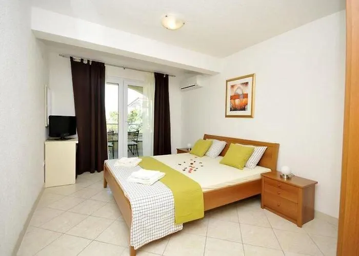 Moonlight - Two Bedroom With Sea View Terrace Family Apartman Trogir