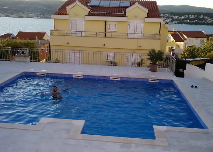 Moonlight - Two Bedroom With Sea View Terrace Family