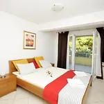 Moonlight - Two Bedroom With Sea View Terrace Family شقة تروغير